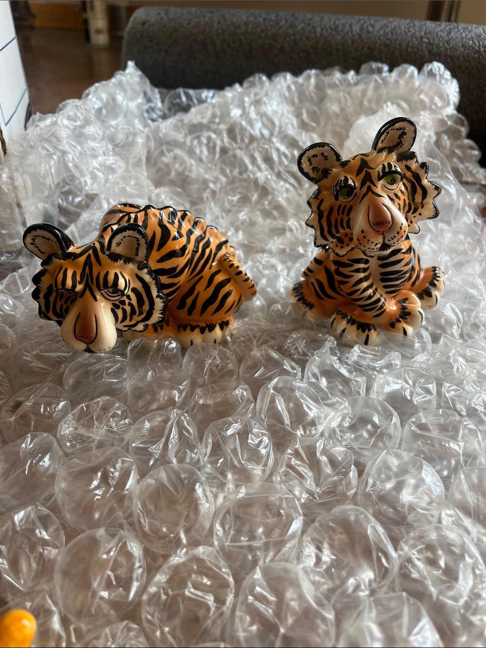 Vintage Lynda Corneille Tiger Cat Salt & Pepper Shakers Signed Adorable Faces